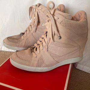 Coach Alexis perf rose suede wedge sneaker size 10M